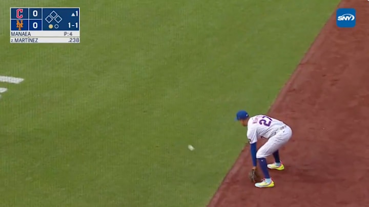 Mark Vientos failed to make a play on an easy foul pop up. 