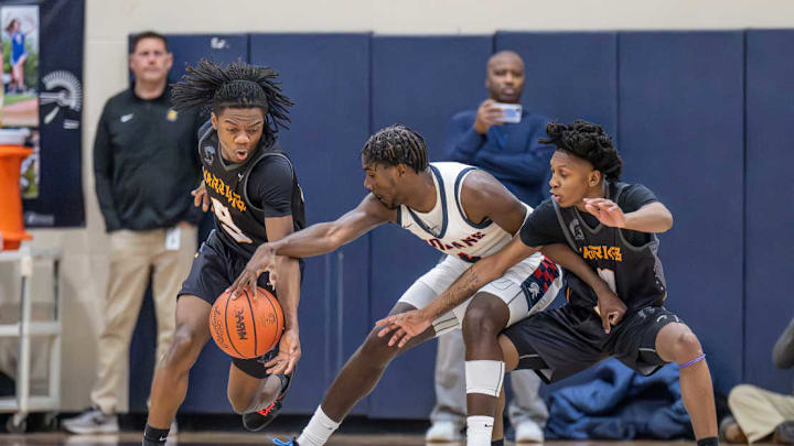 Waverly defeated Holt on Tuesday night with a final score of 81-77.