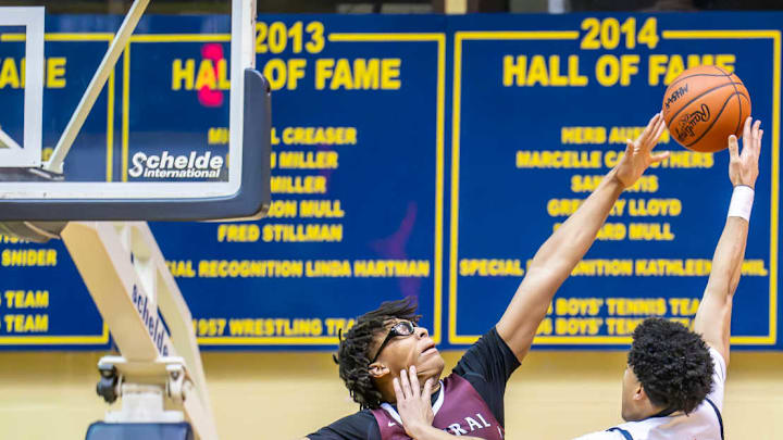 Kalamazoo Central defeated Richland Gull Lake on Friday night with a final score of 78-34. Kalamazoo Central defeated Richland Gull Lake on Friday night with a final score of 78-34.