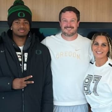 Oregon Ducks coach Dan Lanning with Messiah Hampton and his mom