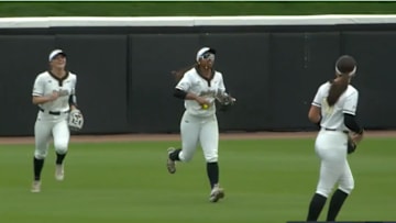 Purdue's Khloe Banks makes a ridiculous catch vs. Indiana