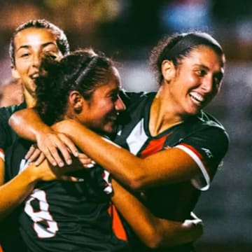 Miami Hurricanes Soccer Team Celebrating A Goal