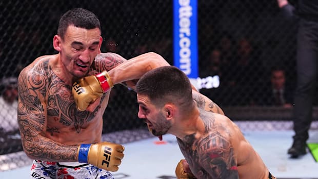 Max Holloway fights against Ilia Topuria at UFC 308.