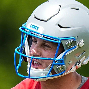 Detroit Lions quarterback Jared Goff (16).