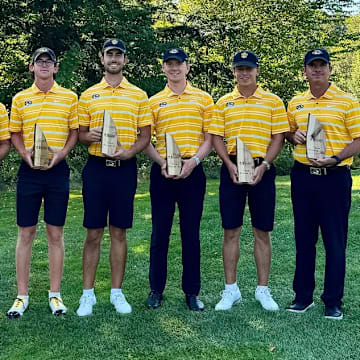 The Missouri mens golf team poses after a second place team finish at the Canadian Collegiate Invitational (courtesy of Mizzou Athletics).