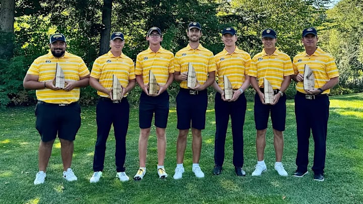 The Missouri mens golf team poses after a second place team finish at the Canadian Collegiate Invitational (courtesy of Mizzou Athletics).