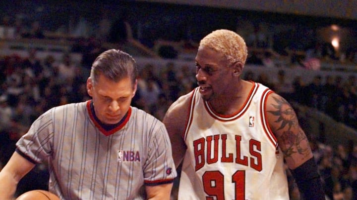 Dennis Rodman shares his thoughts with an official during a March 1998 game.