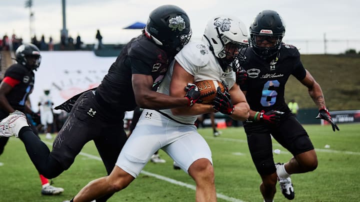 #6 Ta'Shawn Poole closes in on the ball carrier late in the 2nd quarter #6 Ta'Shawn Poole closes in on the ball carrier late in the 2nd quarter