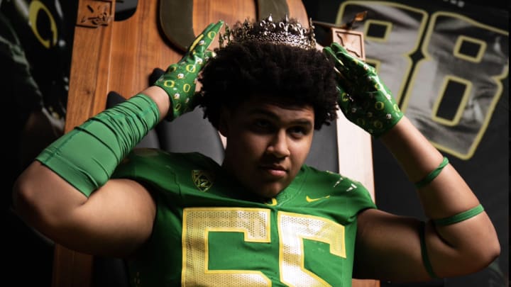 Mater Dei offensive tackle Kodi Greene on a visit to Oregon