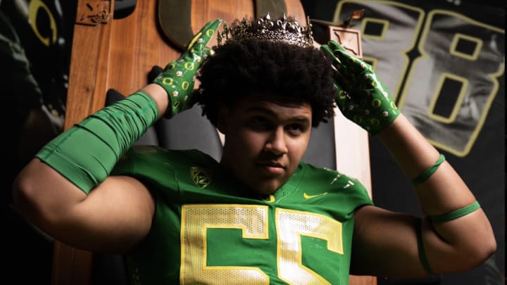 Mater Dei offensive tackle Kodi Greene on a visit to Oregon