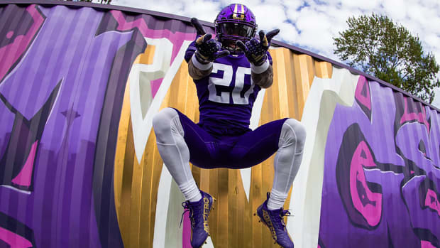 D'Aryhian Clemons brings high-end speed to the UW at cornerback.