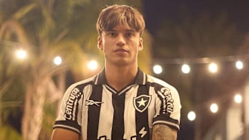 Joaquín Correa pode estrear pelo Botafogo neste domingo (15)