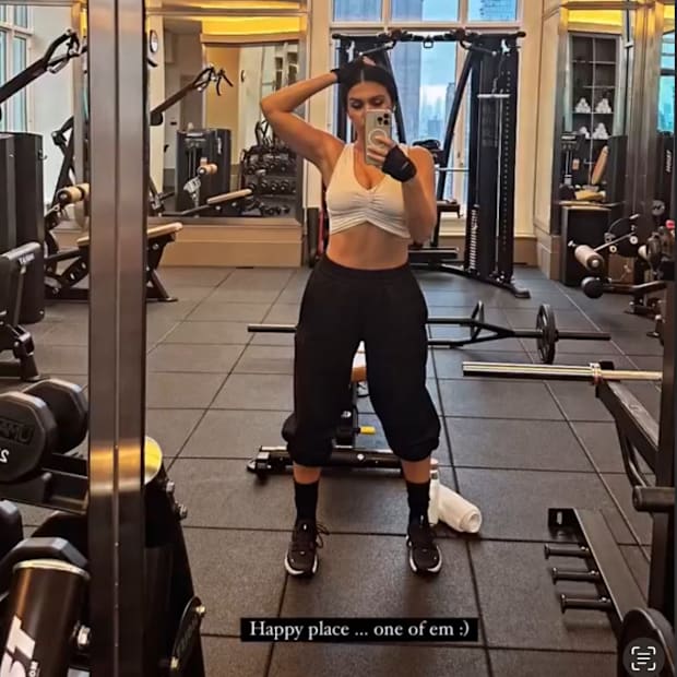 ESPN's Molly Qerim flaunts abs with white crop top in 'happy place' selfie