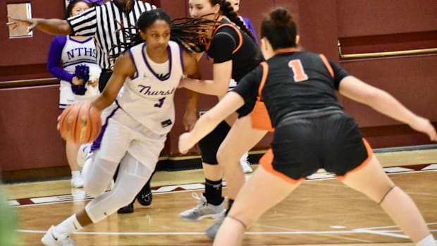 Soraya Ogaldez and North Thurston advanced to WIAA Class 3A quarterfinals with 59-52 regional-round win over Kennewick.