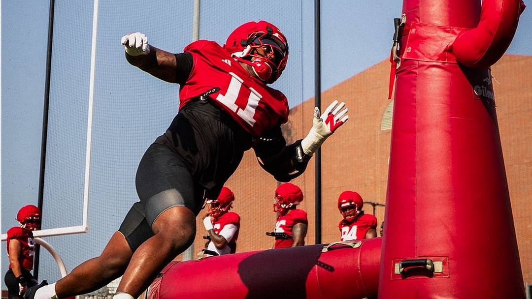 Cameron Lenhardt runs through a drill during practice on Aug. 10, 2026.