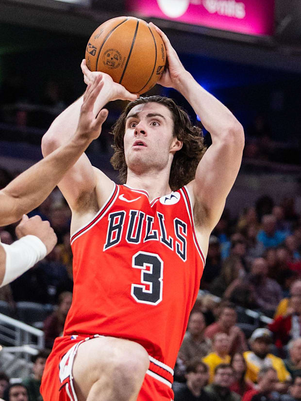 Bulls guard Josh Gidde