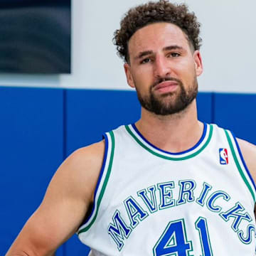 Dallas Mavericks Guard Klay Thompson wears Dirk Nowitzki jersey to a workout with Jordan Lawley