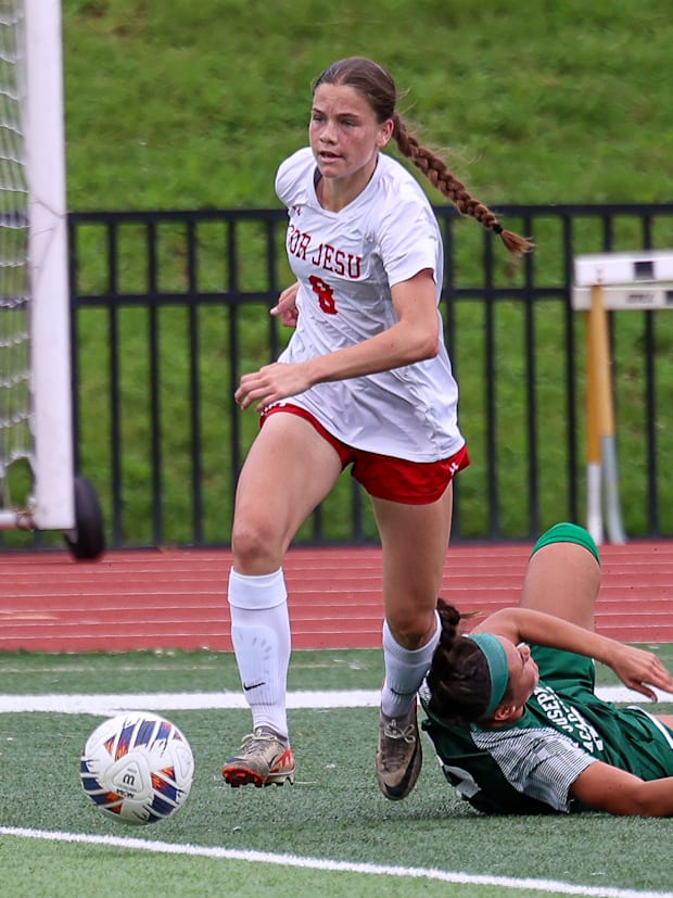 Cor Jesu forward Maddie DiMaria