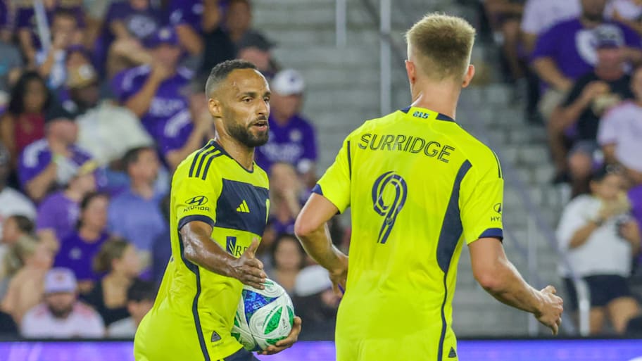 Hany Mukhtar (left) and Sam Surridge.