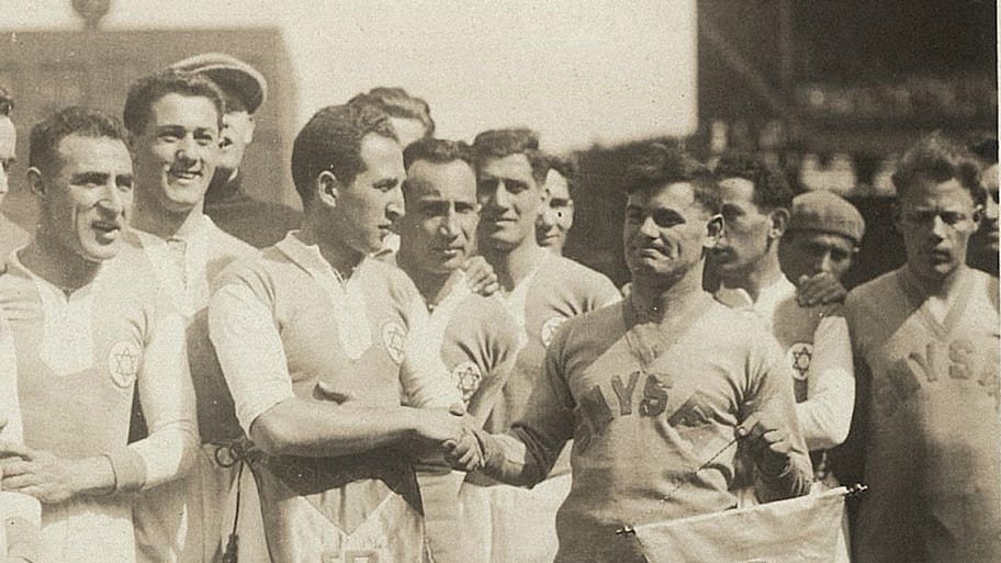 Hakoah’s soccer squad dazzled fans at the Polo Grounds on a 1926 barnstorming tour.