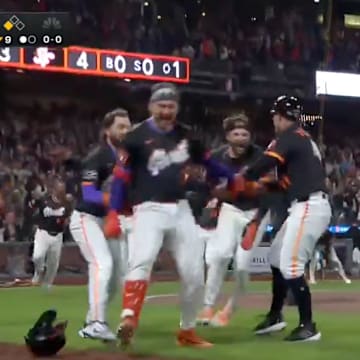 The Giants beat the Phillies with a walk-off inside-the-park home run. 
