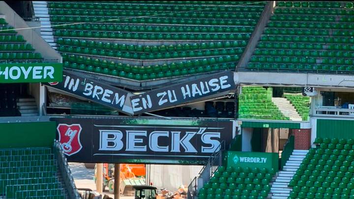 Die beschädigte Tribüne im Weserstadion