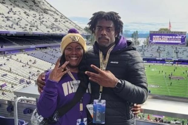 D'Aryhian Clemons is shown with his mom on a UW visit.