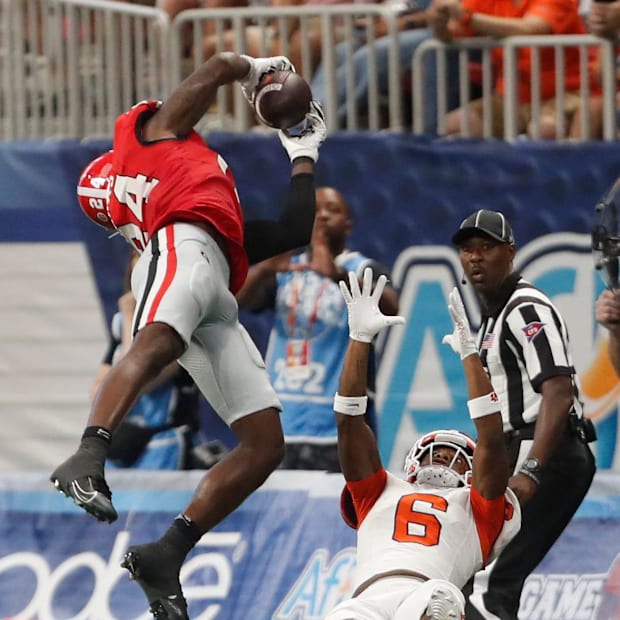 Malaki Starks (24) pick