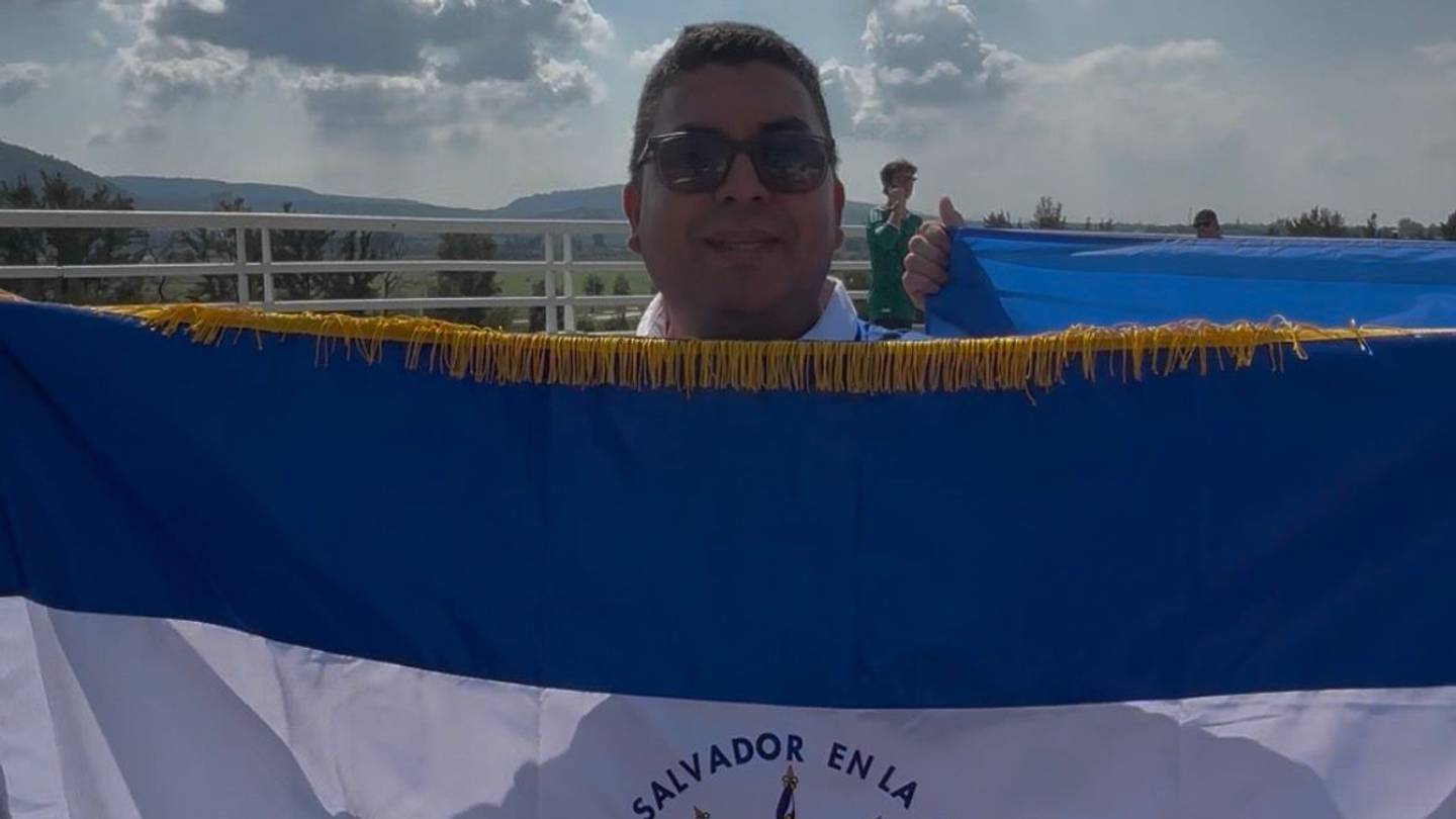 Salvadoreño llega al Mundial por tierra ¡y por amor a Chivas