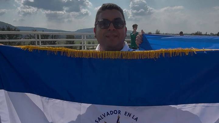 Los aficionados llegan a México no solo por amor al Mundial. Los aficionados llegan a México no solo por amor al Mundial.