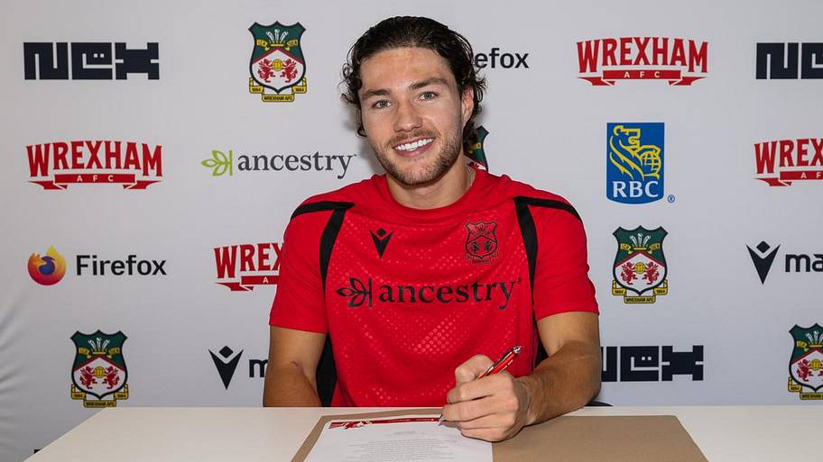 Callum O'Hare signs for  Wrexham on deadline day.