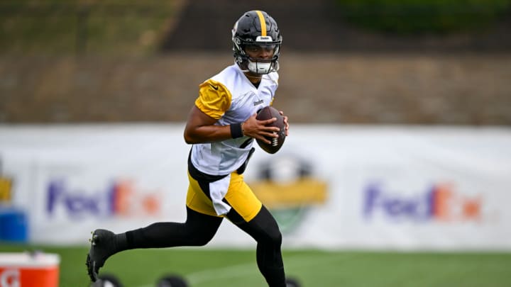 Pittsburgh Steelers quarterback Justin Fields at training camp.