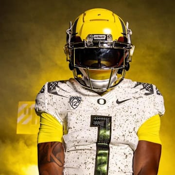 Duncanville 5-star wide receiver Dakorien Moore on a visit to Oregon