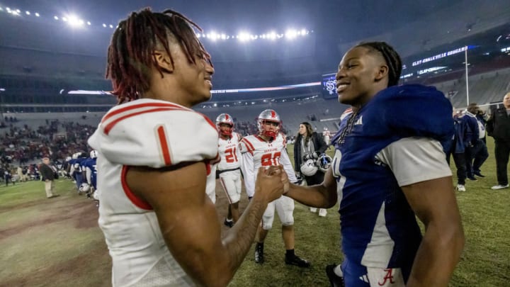 Ryan Williams and Jaylen Mbakwe shake hands after facing off in high school.