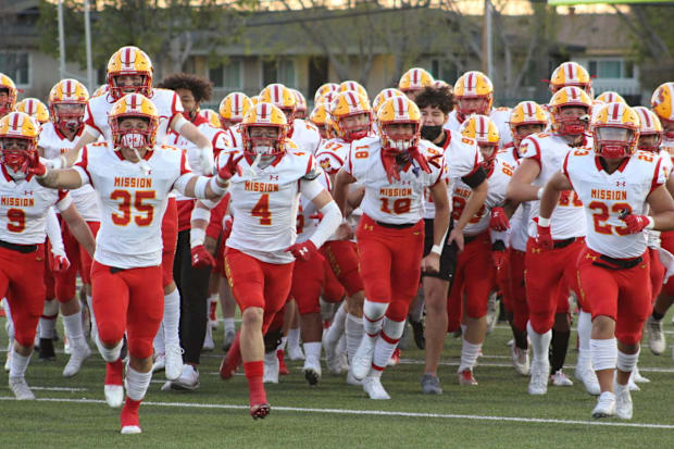 Mission Viejo hosts Santa Margarita on Saturday in a California high school football Southern Section showdown. 