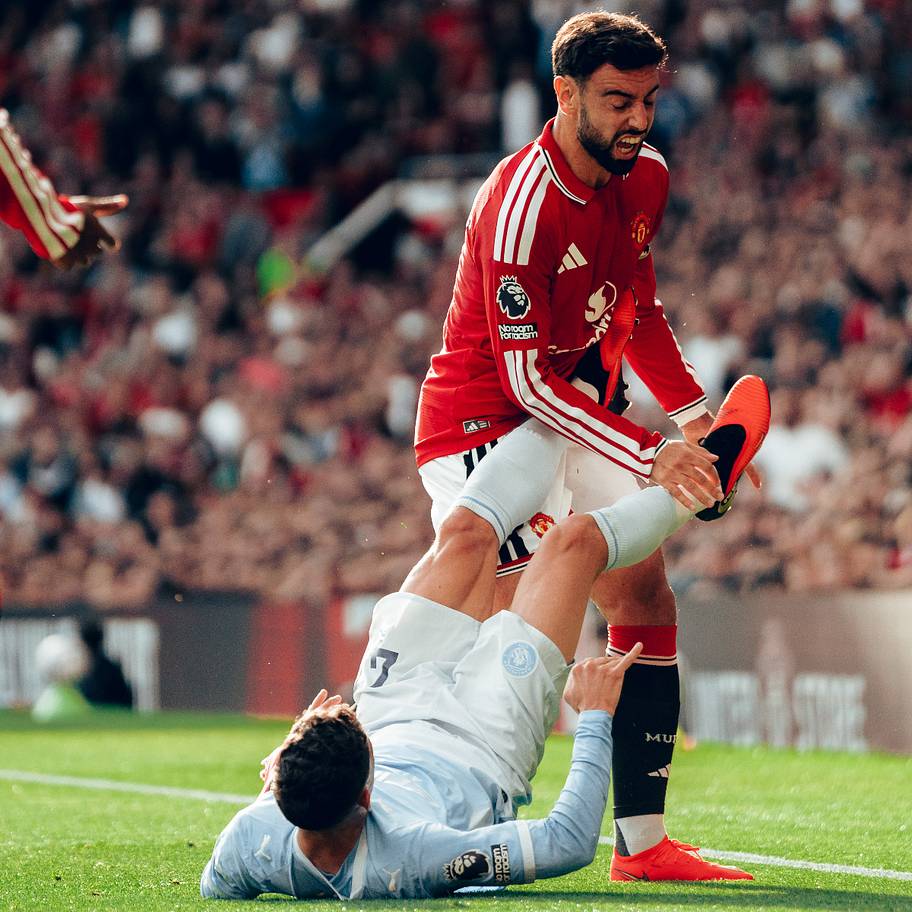 Bruno Fernandes (top) and Phil Foden clashing.