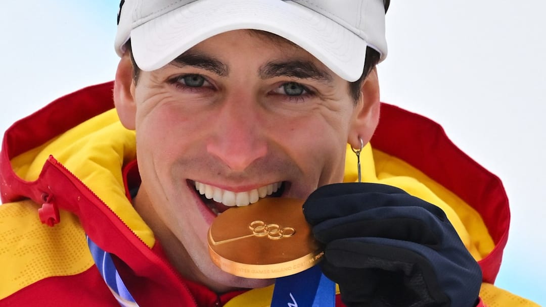 Oriol Cardona celebra la primera medalla de oro en unos Juegos Olímpicos de Invierno para España en 54 años