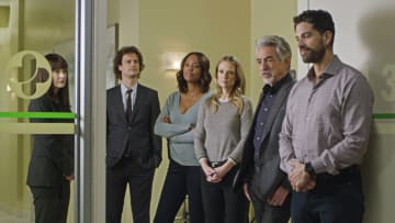 "Spectator Slowing" -- The BAU team investigates a series of seemingly random fatal explosions throughout Kentucky and Tennessee, on CRIMINAL MINDS, Wednesday, Jan. 15 (9:00-10:00 PM, ET/PT) on the CBS Television Network. Pictured (L-R): Paget Brewster as Emily Prentiss, Matthew Gray Gubler as Dr. Spencer Reid, Aisha Tyler as Dr. Tara Lewis, A.J. Cook as Jennifer "JJ" Jareau, Joe Mantegna as David Rossi, and Adam Rodriguez as Luke Alvez Photo: Screen Grab/CBS ©2019 CBS Broadcasting Inc. All