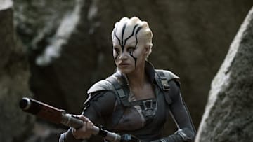 Nov. 1, STAR TREK BEYOND, 8:00-11:00 PM, ET/PT CBS announces the return of the CBS SUNDAY NIGHT MOVIES on Oct. 4, with six fan-favorite films from the Paramount Pictures library, including three "back to school"-themed comedies, FERRIS BUELLER'S DAY OFF, OLD SCHOOL and CLUELESS; a thriller just in time for Halloween, SCREAM; an out-of-this-world action adventure, STAR TREK BEYOND; and a comedy to enjoy during Thanksgiving weekend, COMING TO AMERICA. The first five movies will air on consecutive