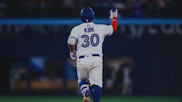 Alejandro Kirk compite con Cal Raleigh por la titularidad en el Juego de Estrellas 