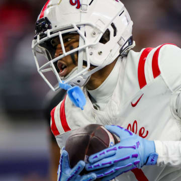 Duncanville (Texas) wideout Dakorien Moore, an Oregon commit, carries the ball during the 2023 UIL 6A D1 state title against North Shore.