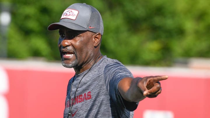 Arkansas Razorbacks Co-Defensive Coordinator Marcus Woodson instructs his secondary players during 2023 fall practice. CREDIT: Andy Hodges/allHOGS Media