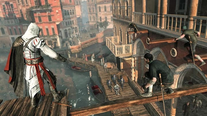 Ezio stood on scaffolding above a pier in Venice as some Thieves launch and attack.