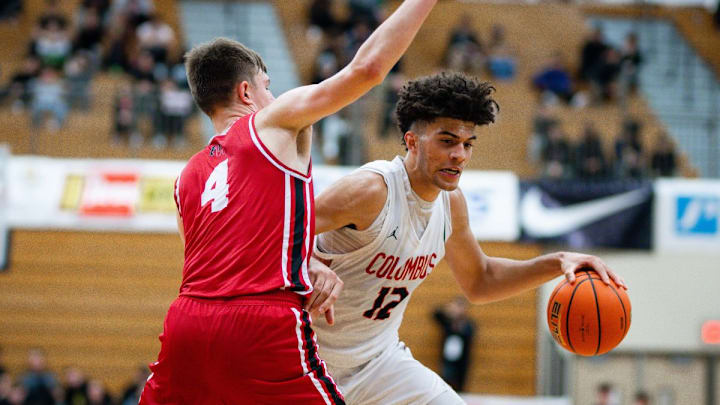 Future Duke teammates Cameron Boozer (Columbus), Nik Khamenia (Harvard-Westlake) battle in the Les Schwab Invitational finals in Oregon in 2023.