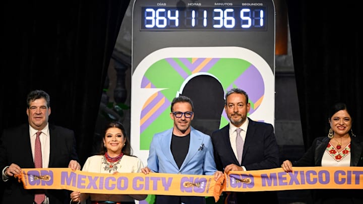 Alessandro del Piero junto a Clara Brugada, en la inauguración del reloj de la cuenta regresiva del Mundial 2026. Alessandro del Piero junto a Clara Brugada, en la inauguración del reloj de la cuenta regresiva del Mundial 2026.