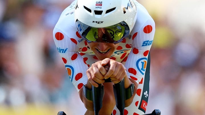 El portentoso esloveno Tadej Pogacar, tricampeón del Tour de Francia, ya es líder de la competencia gala y saldrá en la sexta etapa con el maillot amarillo.