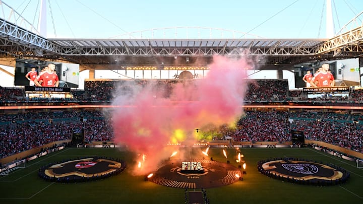 La inauguración del Mundial de Clubes se vivió con un estadio casi lleno.