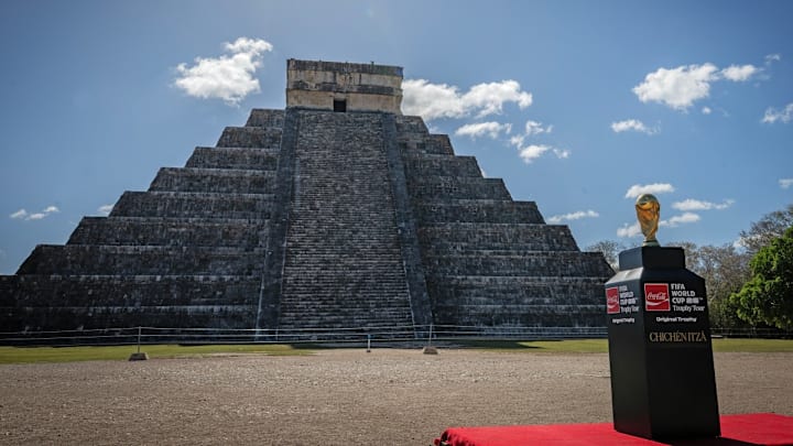 La Copa del Mundo llegó a Chichen Itzá. La Copa del Mundo llegó a Chichen Itzá.