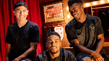 Alan Rodríguez, Carbonero e Gustavo Prado foram alguns dos jogadores que viraram "modelo por um dia"