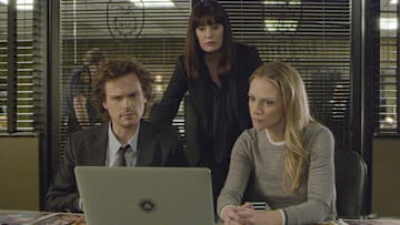 "Spectator Slowing" -- The BAU team investigates a series of seemingly random fatal explosions throughout Kentucky and Tennessee, on CRIMINAL MINDS, Wednesday, Jan. 15 (9:00-10:00 PM, ET/PT) on the CBS Television Network. Pictured (L-R): Matthew Gray Gubler as Dr. Spencer Reid, Paget Brewster as Emily Prentiss, and A.J. Cook as Jennifer "JJ" Jareau Photo: Screen Grab/CBS ©2019 CBS Broadcasting Inc. All Rights Reserved.